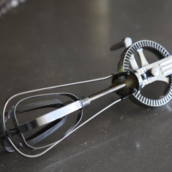 Antique Hand Mixer (Made in England) - Picture 7 of 7